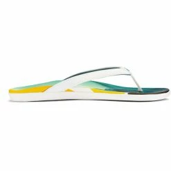 OluKai Ho' Opio Pae Sandals Women white/pae
